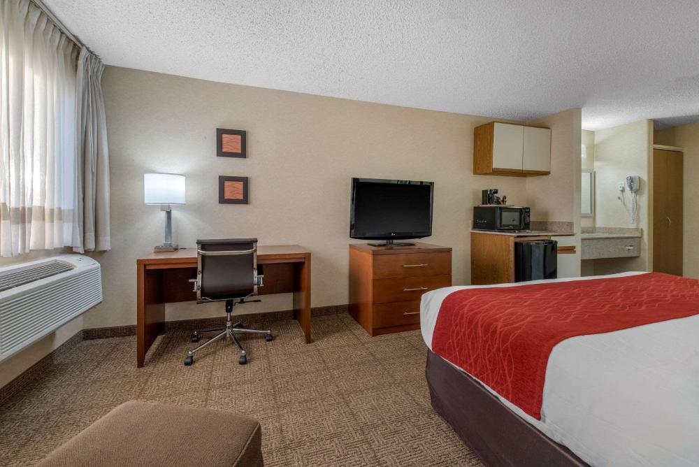 King Room - Non-Smoking interior